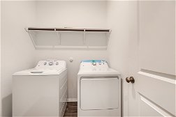 23 Laundry Room.jpg